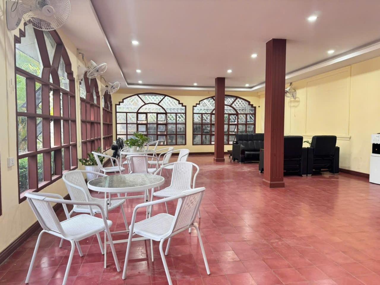 Yula Hotel Thatluang Wientian Zewnętrze zdjęcie